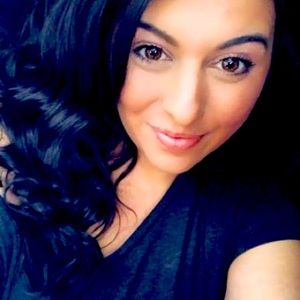 Meet your Posher, Angelia